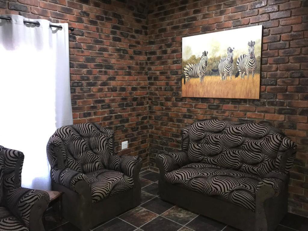 Kruger Wild Dog Inn Marloth Park Exterior foto