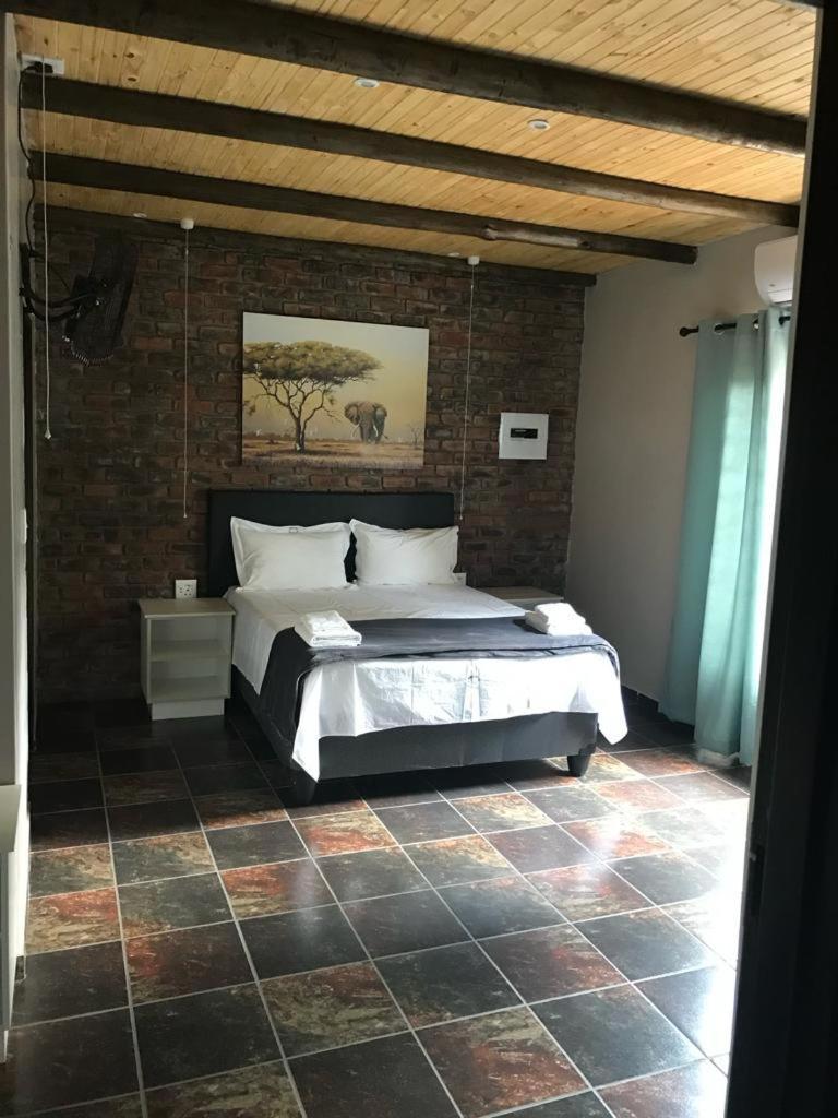 Kruger Wild Dog Inn Marloth Park Exterior foto